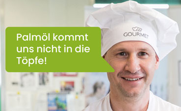 Entwicklungskoch Markus Stacherl mit einer Sprechblase: Palmöl kommt uns nicht in die Töpfe!